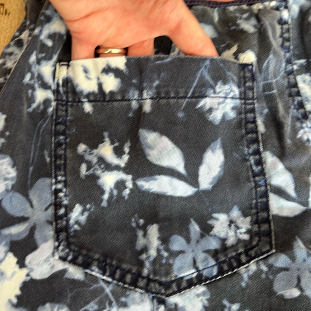 Adorable Anthro Blue Floral Joggers - Picture 9 of 12
